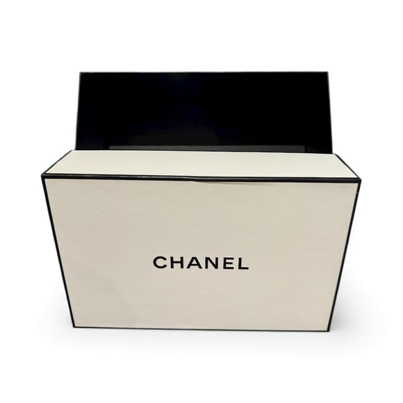 Chanel Gift Box - Picture 2 of 7